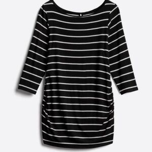 Loveappella Monochrome Striped
Maternity Top (Size Medium Maternity)